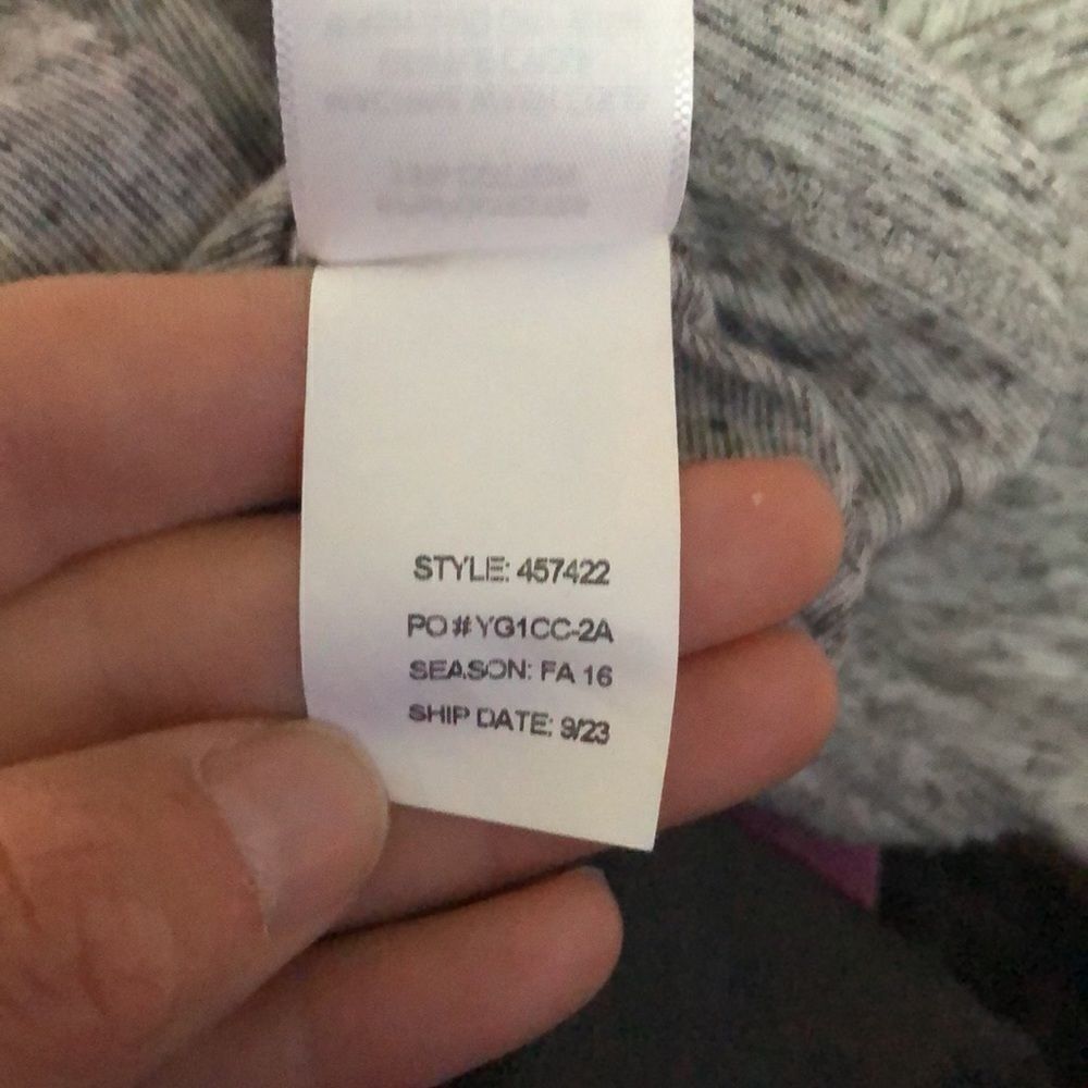 Athleta woman’s grey tank top - Picture 9 of 9